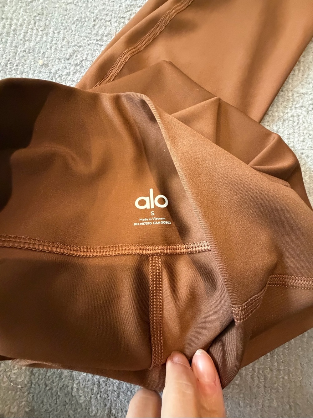 Alo High-Rise Leggings in Warm Chestnut Brown 7/8 air lift